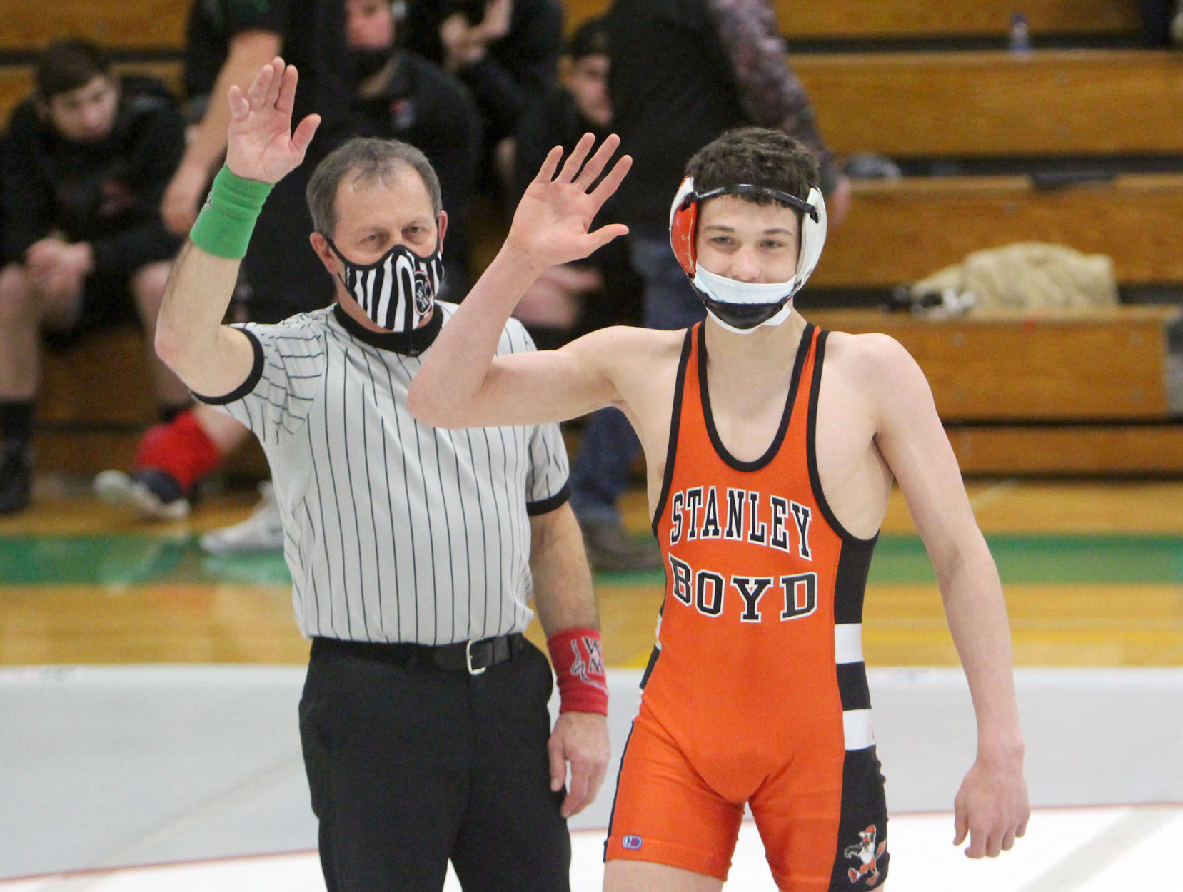 Division 2 prep wrestling regionals at Eau Claire Regis/Altoona 1-30-21